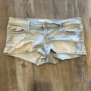 Millennial style low rise short shorts light wash